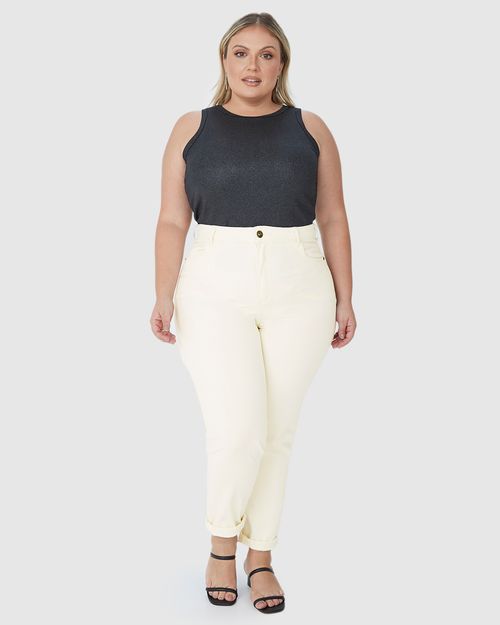 Calça Feminina Plus Size Mom Cintura Alta Em Sarja Com Elastano