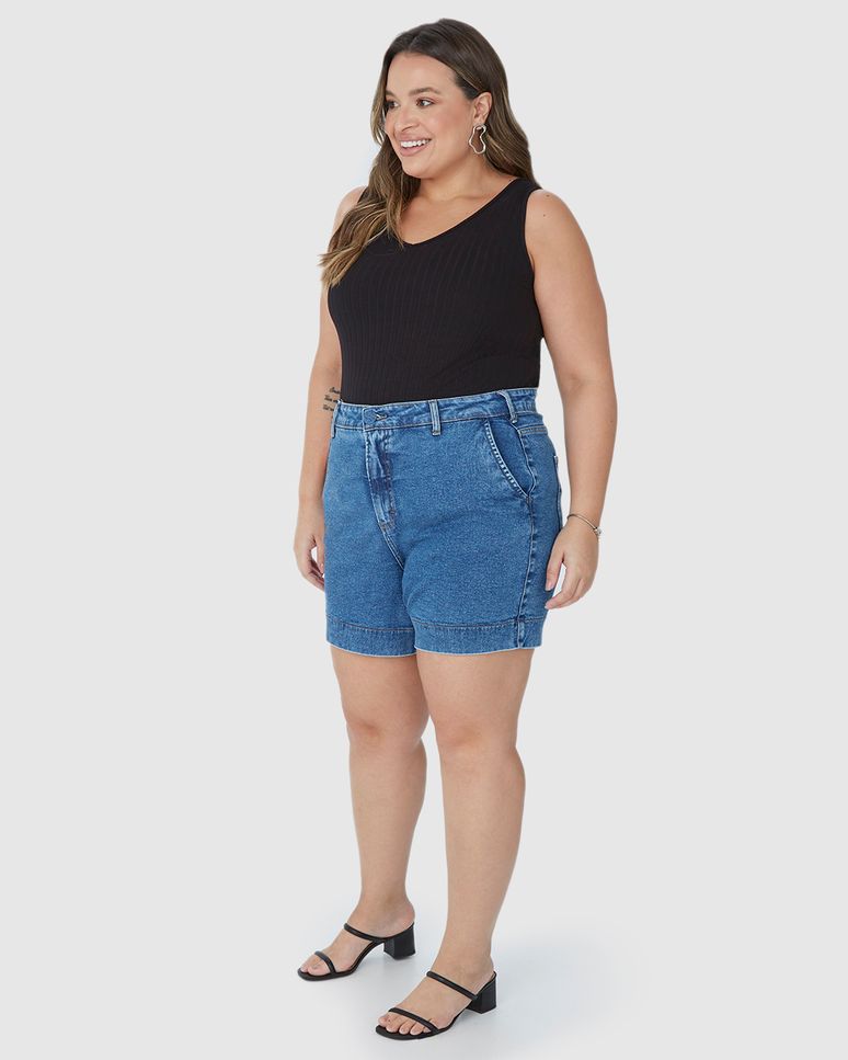Bermuda Feminina Plus Size Mom Bolso Lateral Em Jeans Com Elastano