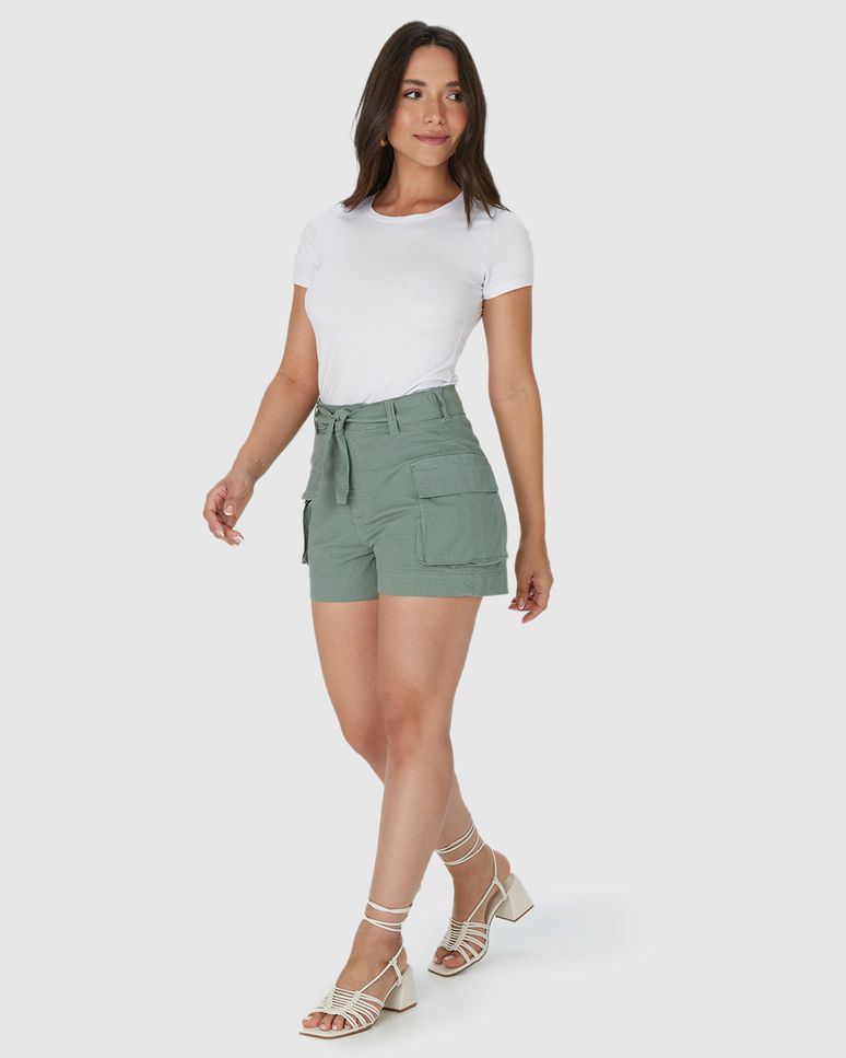 Shorts Feminino Mom Com Bolso Cargo Em Sarja Stretch Texturizada