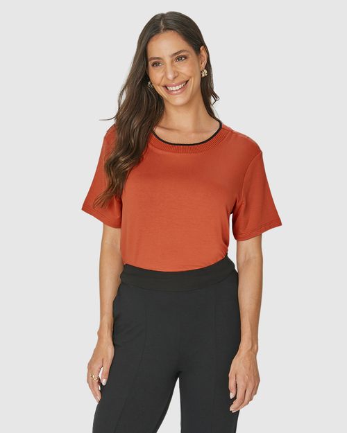 Blusa Básica Feminina Decote Retilínea Em Moletinho De Viscose
