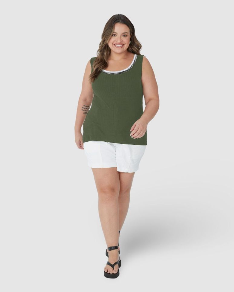 Regata Básica Feminina Plus Size Decote Retilínea Em Malha Viscose Canelada