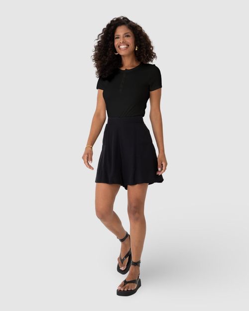 Blusa Básica Feminina Com Botões Frontais Em Malha Viscose Canelada