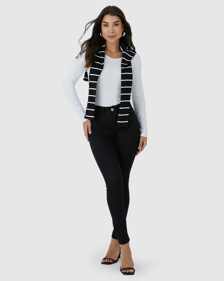 Calça Skinny Feminina Cintura Média Em Sarja Com Elastano