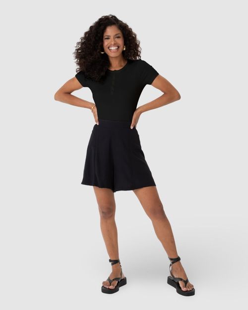 Blusa Básica Feminina Com Botões Frontais Em Malha Viscose Canelada