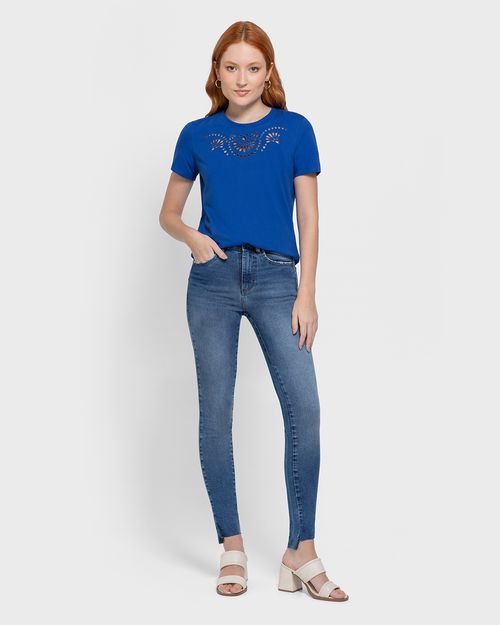 T-Shirt Feminina Bordado Frontal Vazado Em Algodão - ENFIM