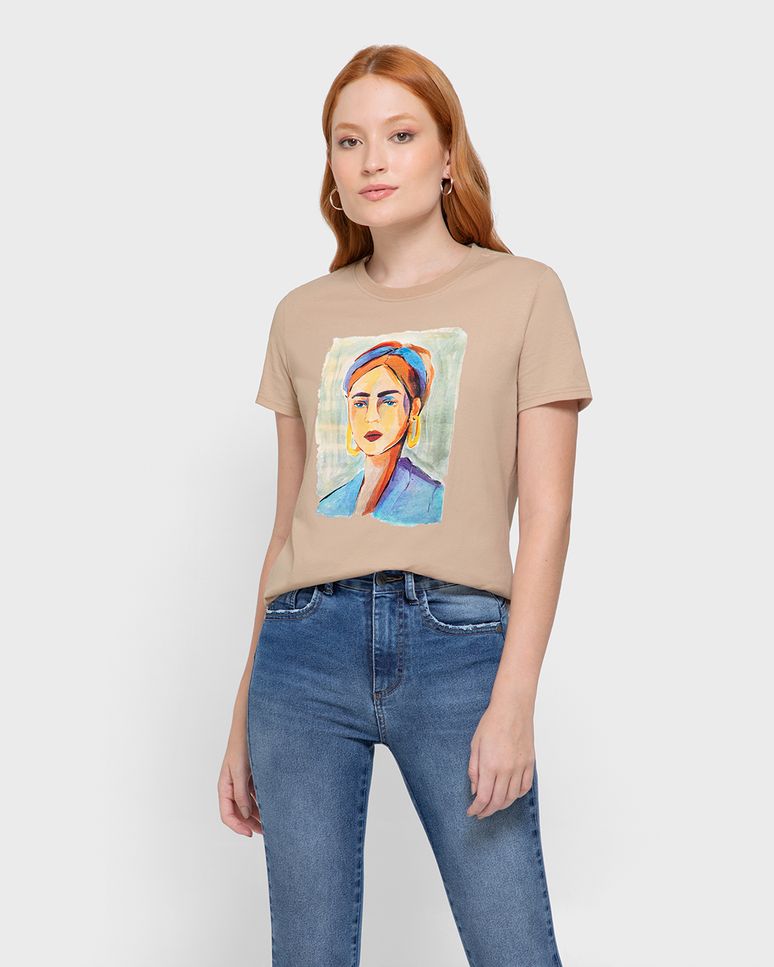 T-Shirt Feminina Slim Estampa Ilustrativa Mulher Em Algodão - ENFIM