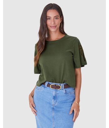 Blusa Feminina Bordado Na Manga Em Malha Algodão Comfy