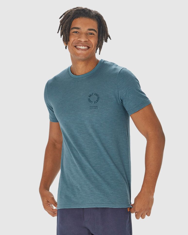 Camiseta Masculina Slim Estampa Frente E Costas Em Malha Rajada Linho