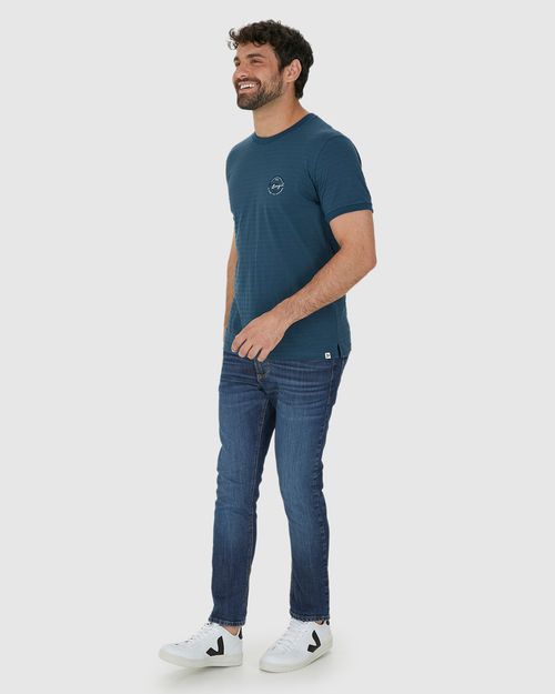 Camiseta Masculina Estampa Peitoral E Abertura Lateral Em Malha Listrada