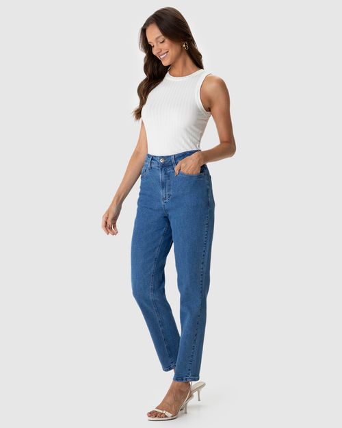Calça Feminina Mom Bolso Funcional Em Jeans Com Elastano