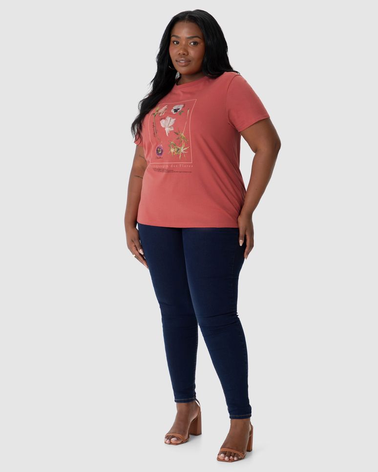 Camiseta Feminina Plus Size Linguagem Das Flores Em Algodão