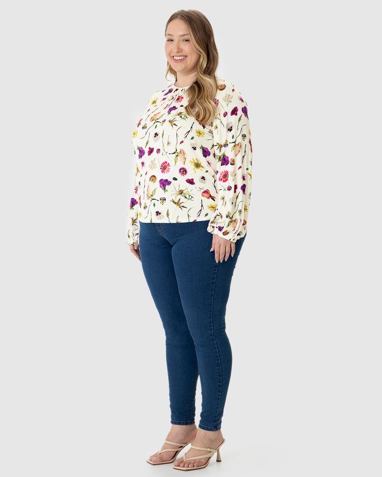 Blusa Feminina Plus Size Decote Detalhe Vazado Em Malha Viscolinho Stretch