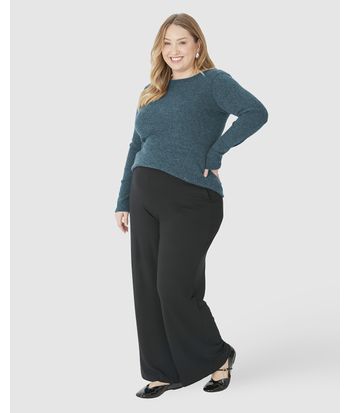 Blusa Feminina Plus Size Decote Canoa Em Tricô Rajado Flanelado