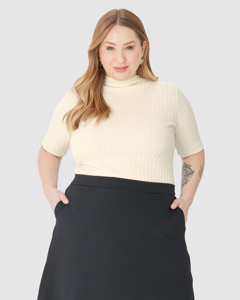 Blusa Feminina Plus Size Justa Gola Alta Em Jacquard Texturizado