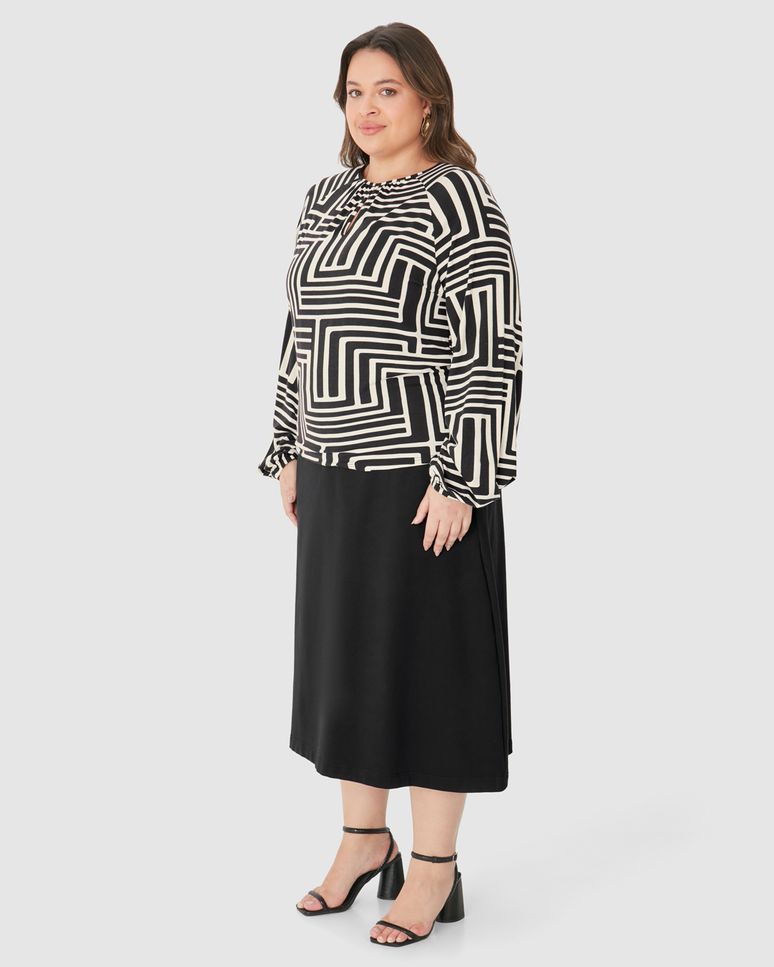 Blusa Feminina Plus Size Decote Detalhe Vazado Em Malha Viscolinho Stretch