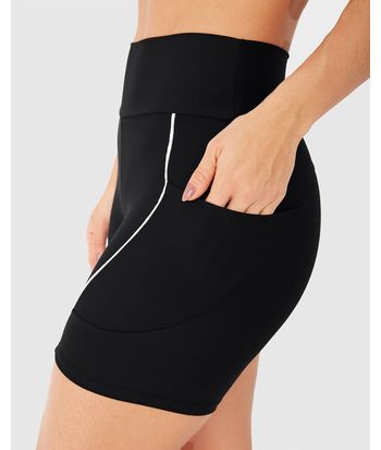 Shorts Justo Feminino Filete Contraste Em Malha Dry E Proteção UV50+ - ENFIM