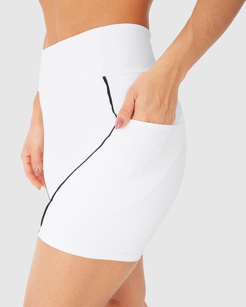 Shorts Justo Feminino Filete Contraste Em Malha Dry E Proteção UV50+ - ENFIM