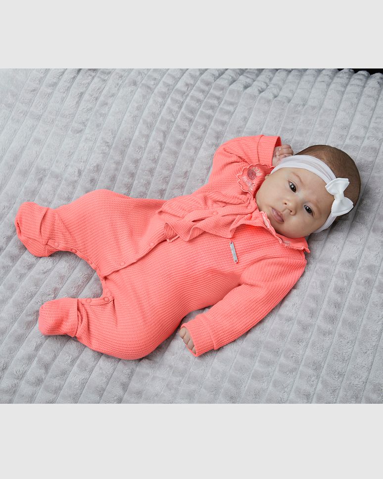 Macacão Menina Manga Longa E Babados Em Malha Texturizada - Carinhoso