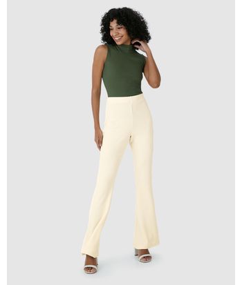 Calça Feminina Bootcut Em Malha Texturizada