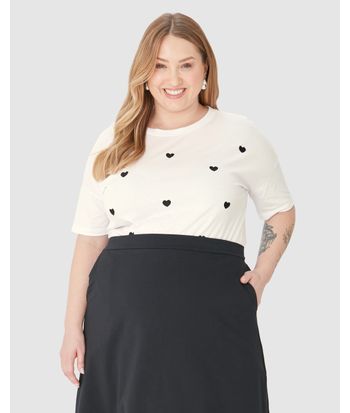 Camiseta Feminina Plus Size Ampla Bordado Frontal Em Algodão