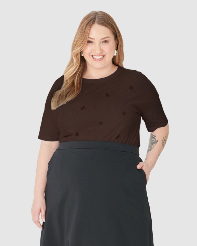 Camiseta Feminina Plus Size Ampla Bordado Frontal Em Algodão