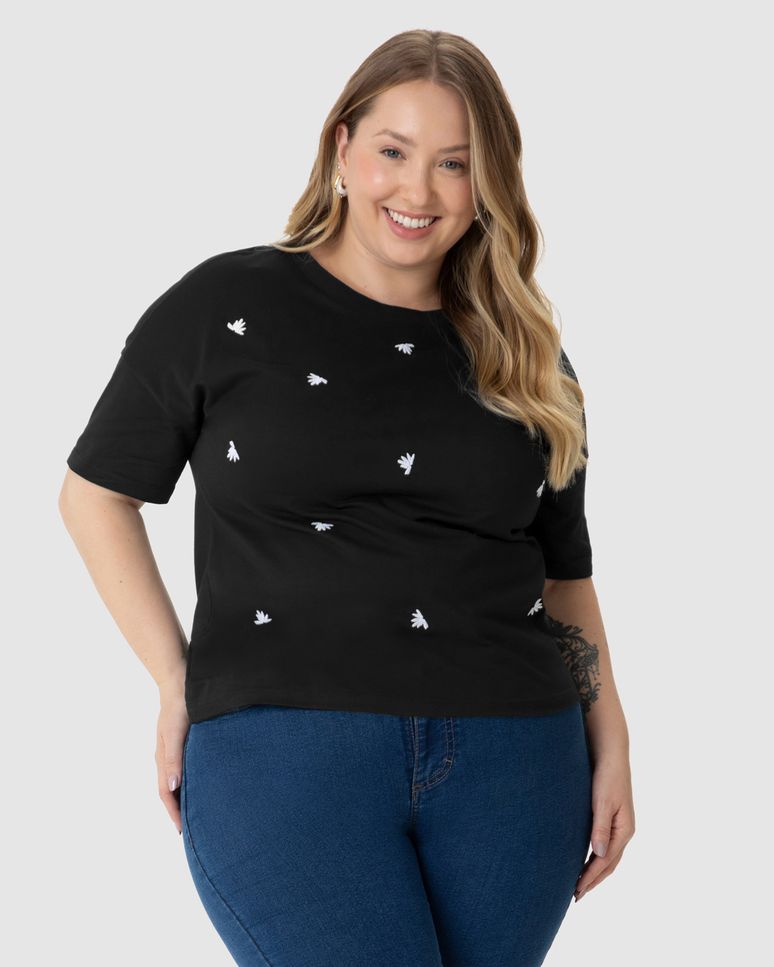 Camiseta Feminina Plus Size Ampla Bordado Frontal Em Algodão