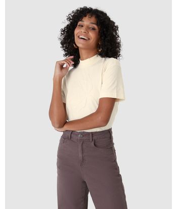 Camiseta Feminina Gola Alta Estampa Ilustrativa Em Algodão