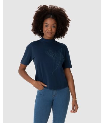 Camiseta Feminina Gola Alta Estampa Ilustrativa Em Algodão