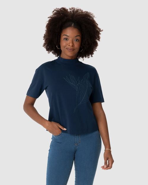 Camiseta Feminina Gola Alta Estampa Ilustrativa Em Algodão