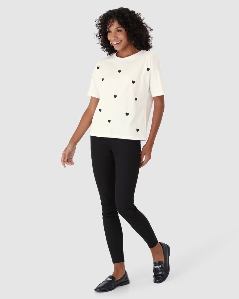 Camiseta Feminina Ampla Bordado Frontal Em Algodão