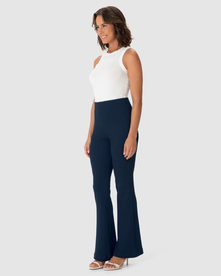 Calça Feminina Bootcut Em Malha Texturizada