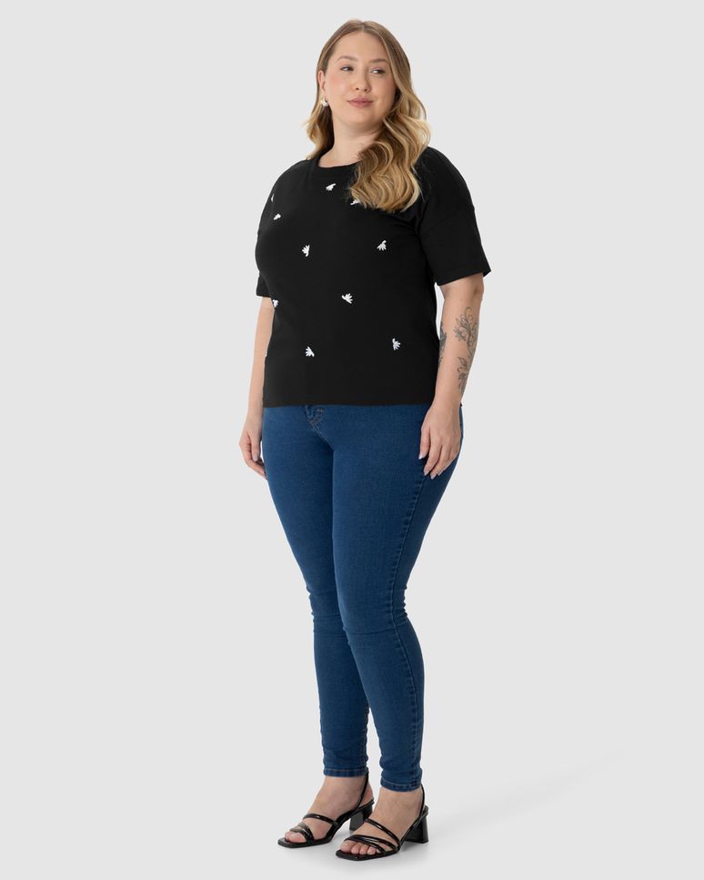 Camiseta Feminina Plus Size Ampla Bordado Frontal Em Algodão