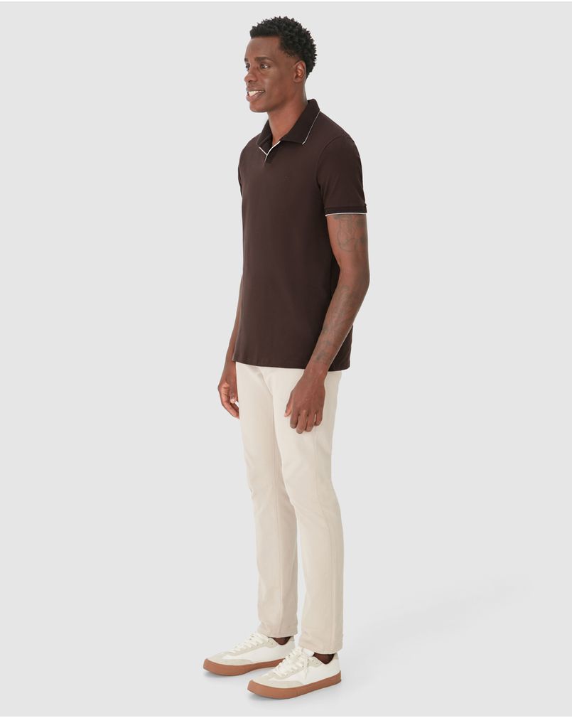 Camisa Polo Masculina Peitilho Sem Botões Em Piquet Stretch MARROM