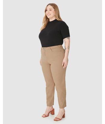 Calça Feminina Plus Size Mom Bolso Funcional Em Sarja Com Elastano