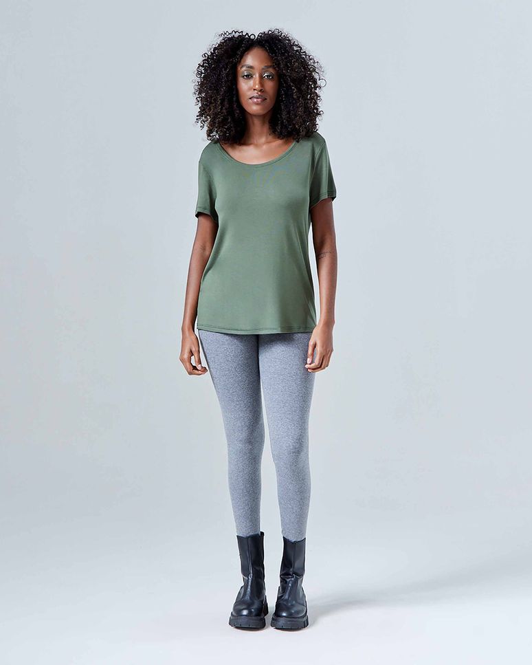 Camiseta Feminina Decote Canoa Tecnológica Modal - BASICAMENTE