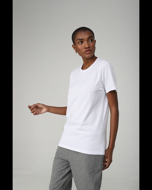 Camiseta Feminina Gola Redonda Tecnológica Impermeável - BASICAMENTE