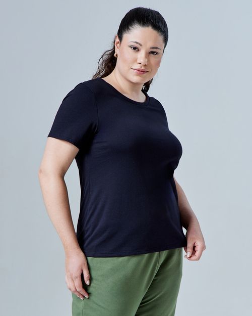 Camiseta Feminina Plus Size Abertura Lateral Tecnológica Air - BASICAMENTE